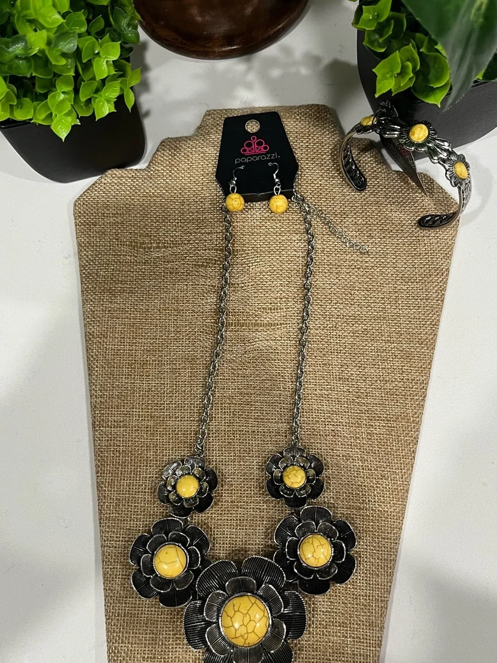 paparazzi Antiqued Silver-Tone Floral Necklace with Yellow Centers